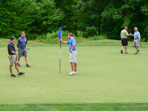 Players putting in the Steelers Alumni Golf Classic